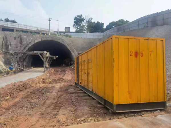 平房发电机出租自启装置的工作原理是什么？